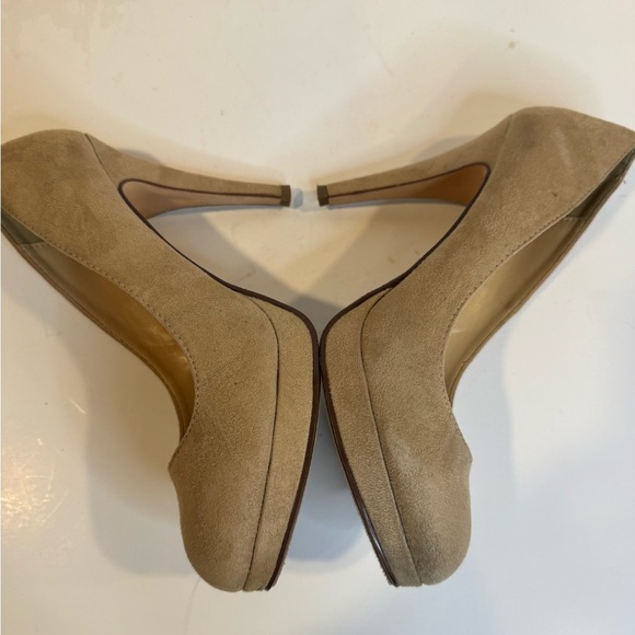 Delicious Beige Women's Heels size  7.5 - Picture 5 of 11